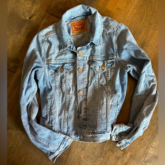 Levi's Jackets & Blazers - Levi’s‎ denim jacket